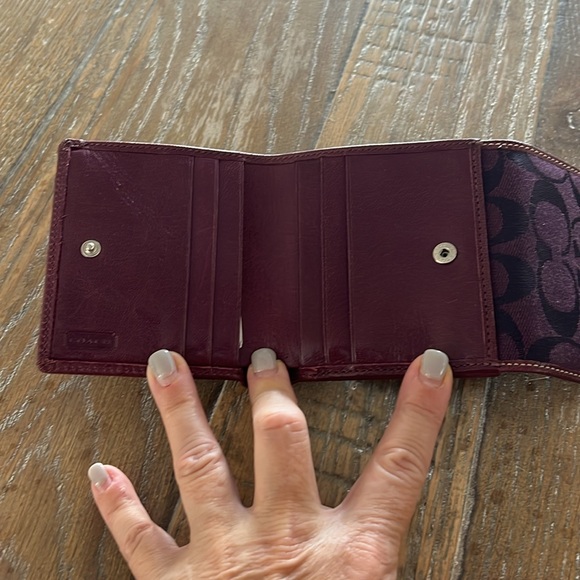 Small, coach wallet in purple - Picture 2 of 4